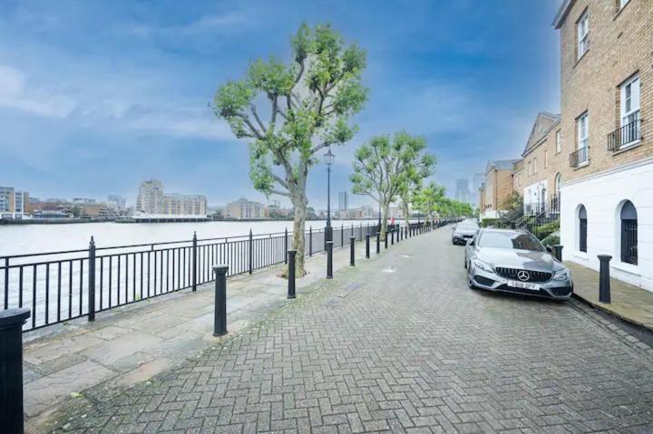 Appartamento Gated Riverside Se16 With Parking Pass The Keys Londra