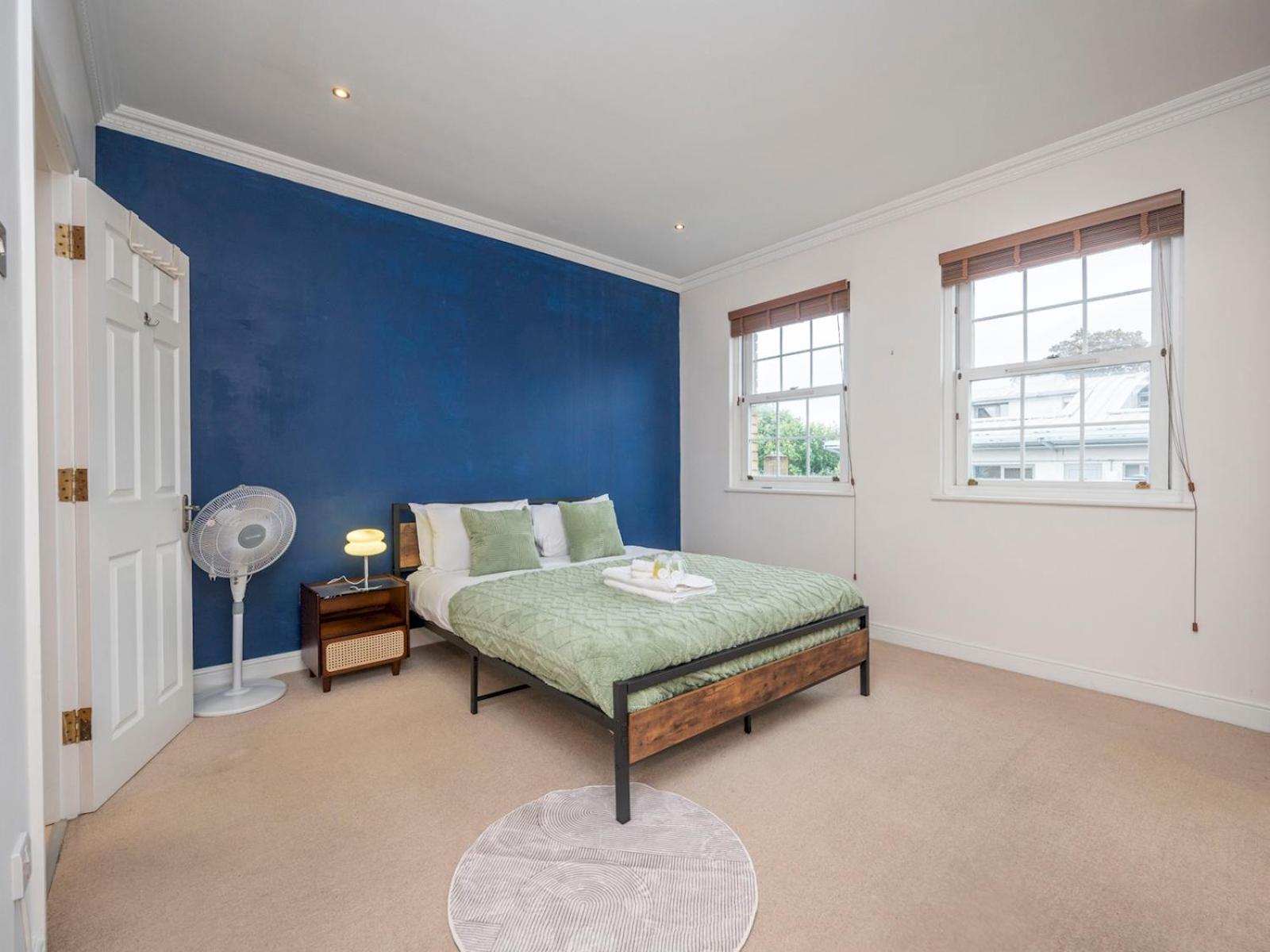 Gated Riverside Se16 With Parking Pass The Keys * Londra