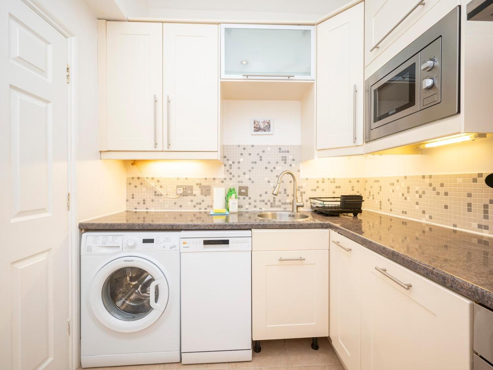 Appartamento Gated Riverside Se16 With Parking Pass The Keys Londra