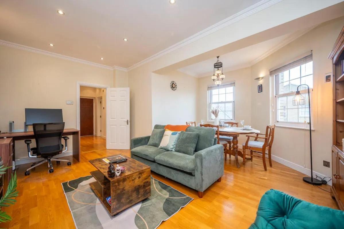 Appartamento Gated Riverside Se16 With Parking Pass The Keys Londra